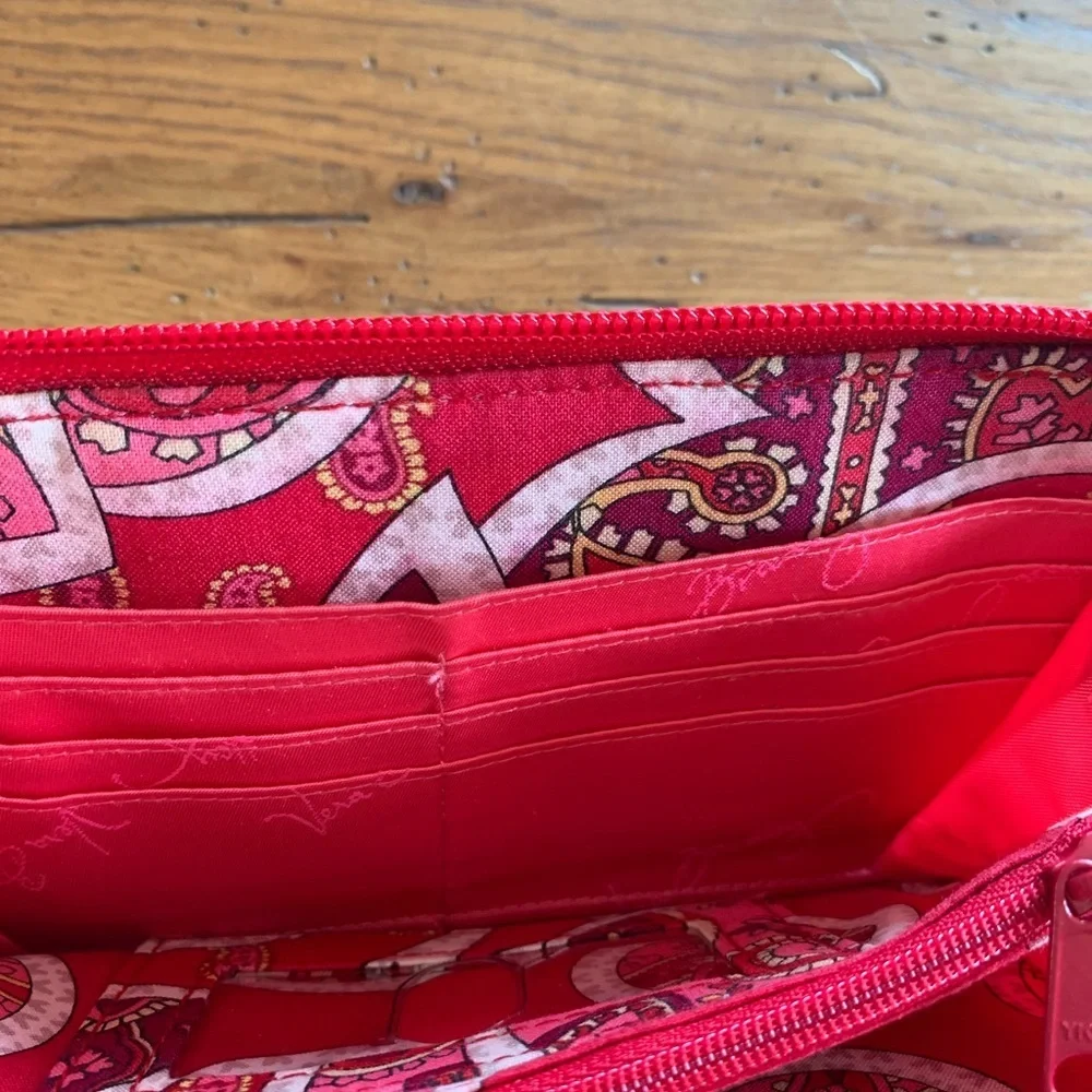 Vera Bradley Rosy Posies Wallet Cotton Red Cream Paisley Zip Around Wrislet - Picture 10 of 11
